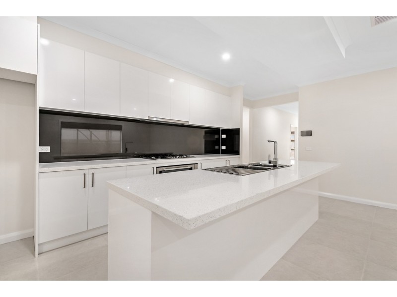 16 Sunmoth Road, Craigieburn VIC 3064