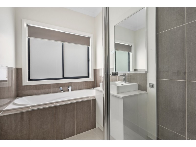 16 Sunmoth Road, Craigieburn VIC 3064