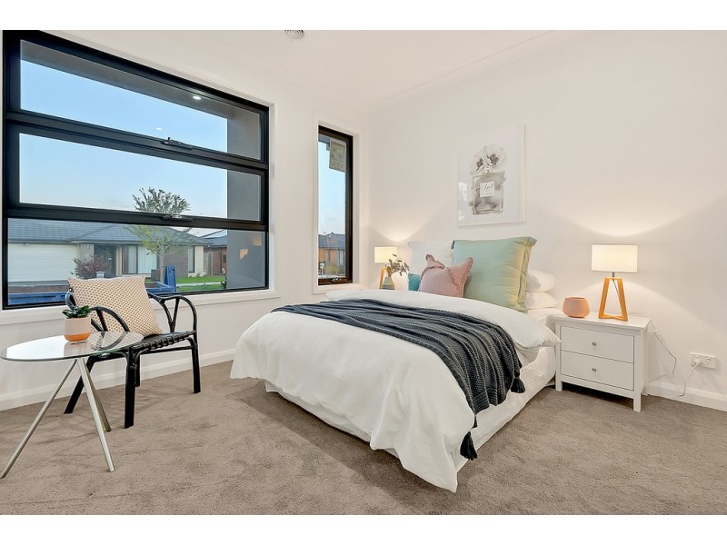 30 Calypso Drive, Mickleham VIC 3064