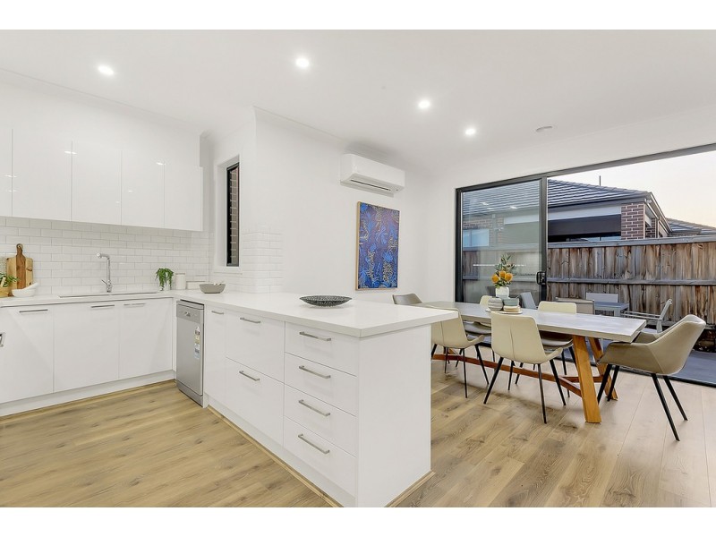 30 Calypso Drive, Mickleham VIC 3064