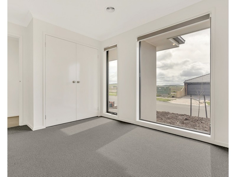 4 Cochrane Avenue, Mickleham VIC 3064