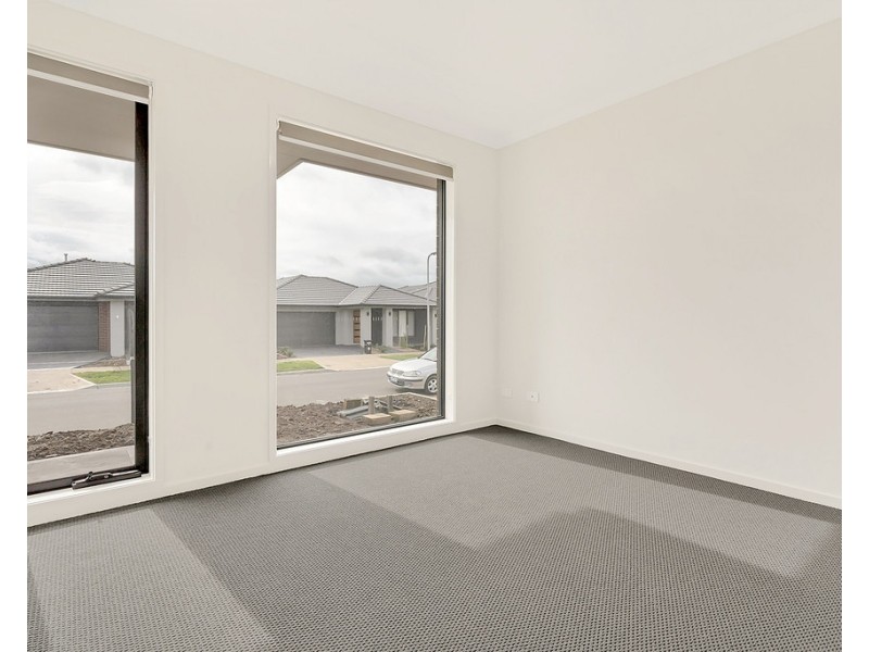 4 Cochrane Avenue, Mickleham VIC 3064