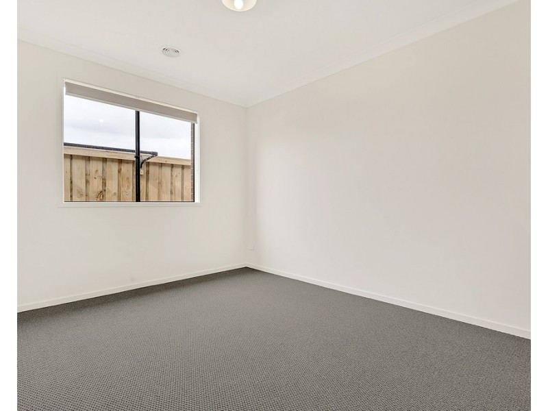 4 Cochrane Avenue, Mickleham VIC 3064