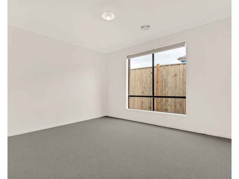 4 Cochrane Avenue, Mickleham VIC 3064