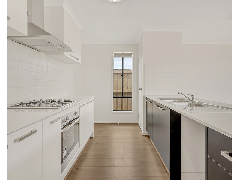 4 Cochrane Avenue, Mickleham VIC 3064