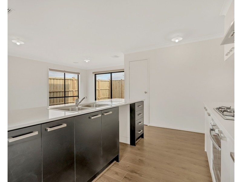 4 Cochrane Avenue, Mickleham VIC 3064