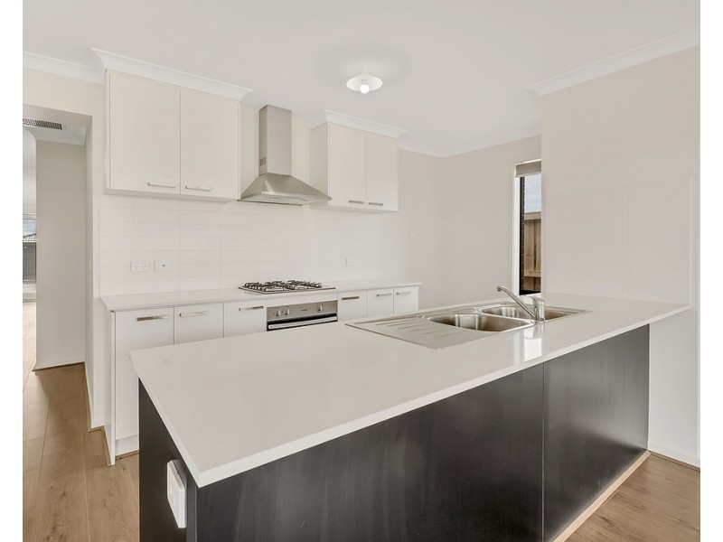 4 Cochrane Avenue, Mickleham VIC 3064