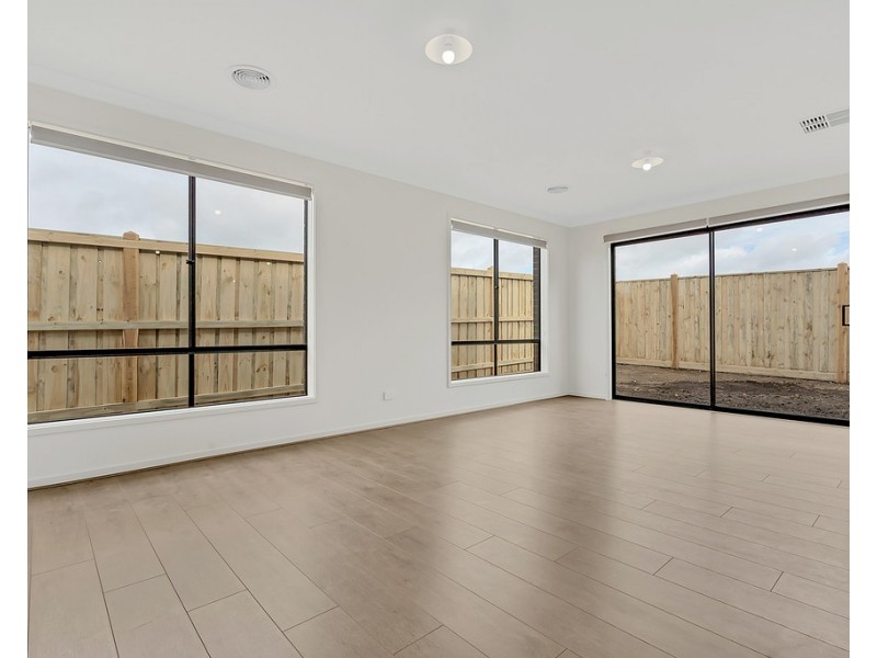 4 Cochrane Avenue, Mickleham VIC 3064