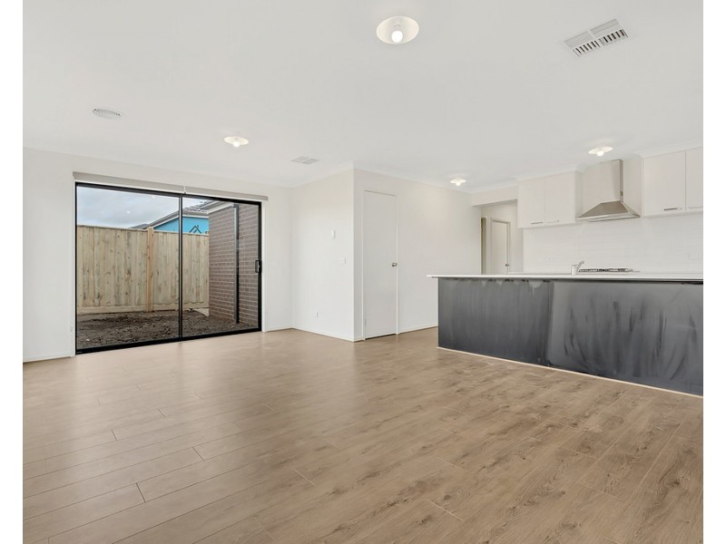 4 Cochrane Avenue, Mickleham VIC 3064