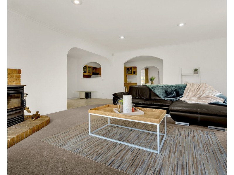 6 Commonwealth Court, Craigieburn VIC 3064