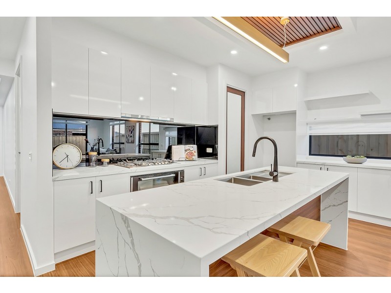 43 Heron Drive, Mickleham VIC 3064