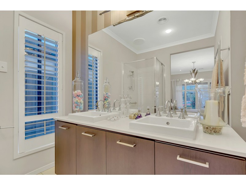 5 Langford Drive, Craigieburn VIC 3064