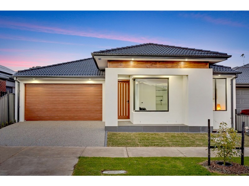 18 Mottlecah Circuit, Craigieburn VIC 3064