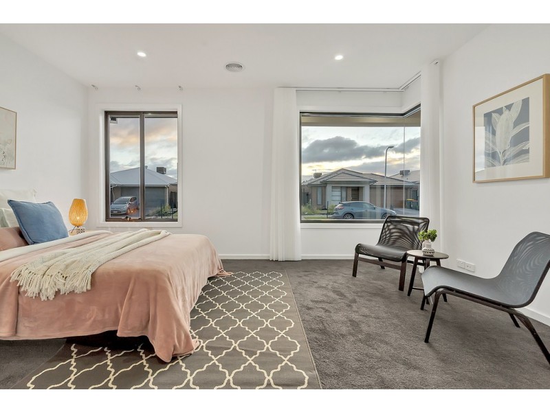 18 Mottlecah Circuit, Craigieburn VIC 3064