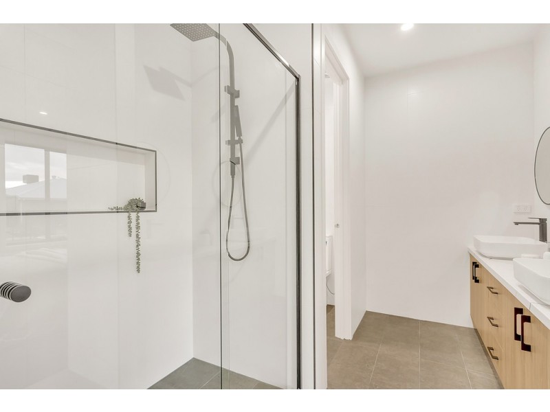 18 Mottlecah Circuit, Craigieburn VIC 3064