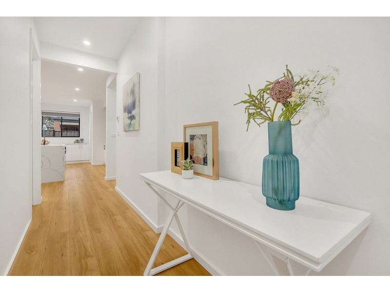 18 Mottlecah Circuit, Craigieburn VIC 3064