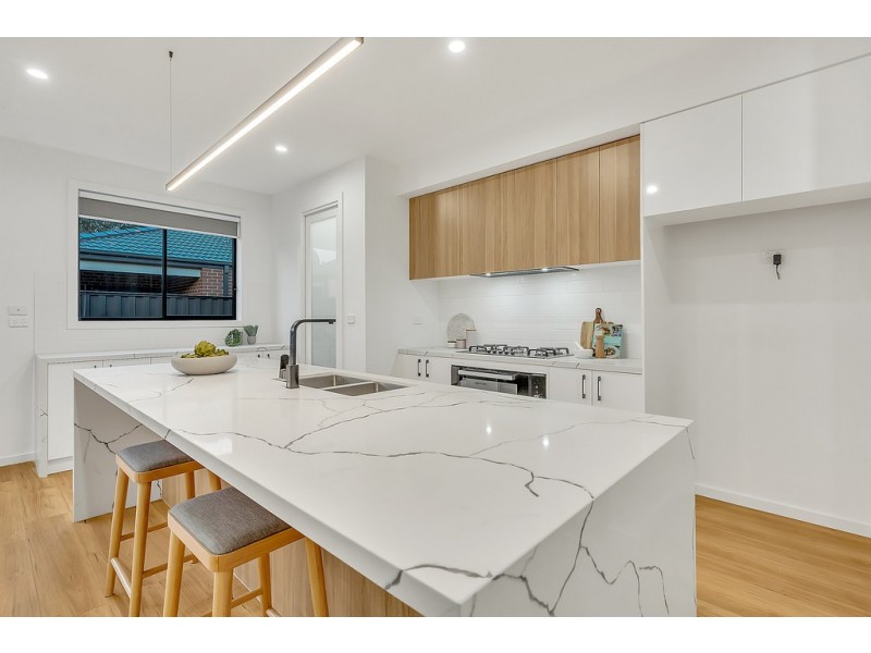 18 Mottlecah Circuit, Craigieburn VIC 3064