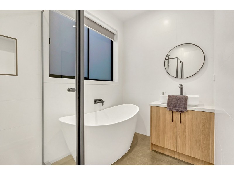 18 Mottlecah Circuit, Craigieburn VIC 3064