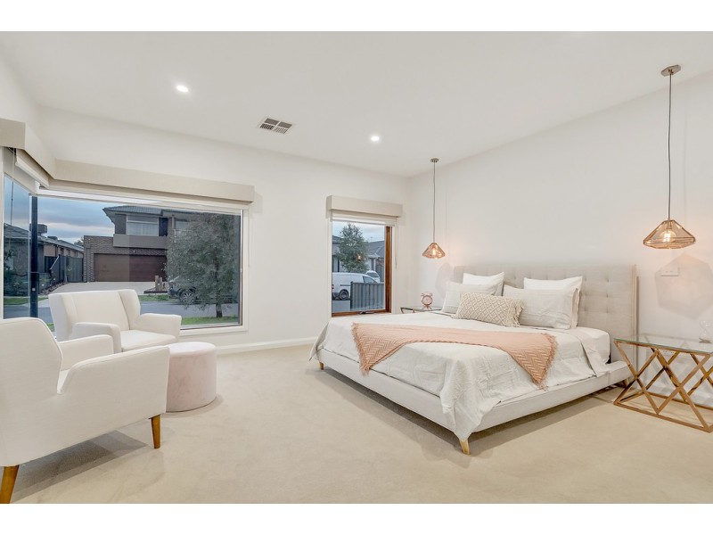 9 Emblem Way, Craigieburn VIC 3064