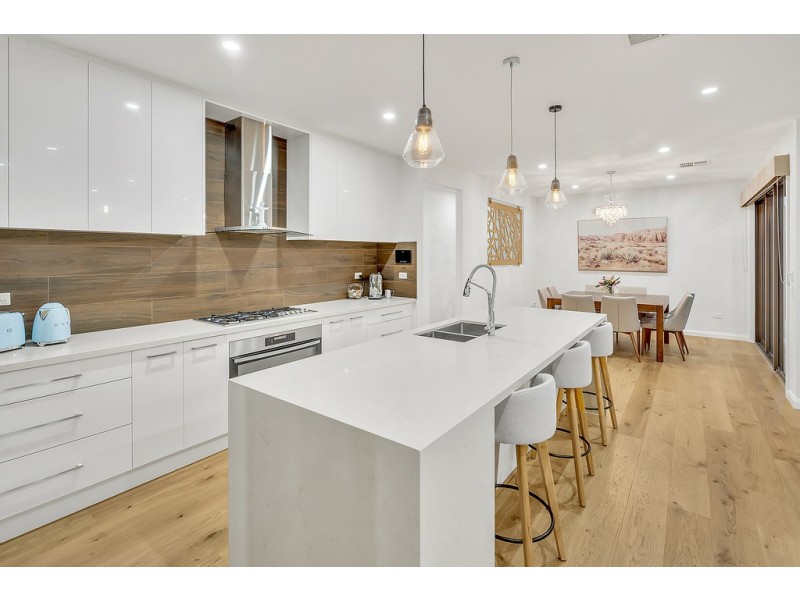 9 Emblem Way, Craigieburn VIC 3064