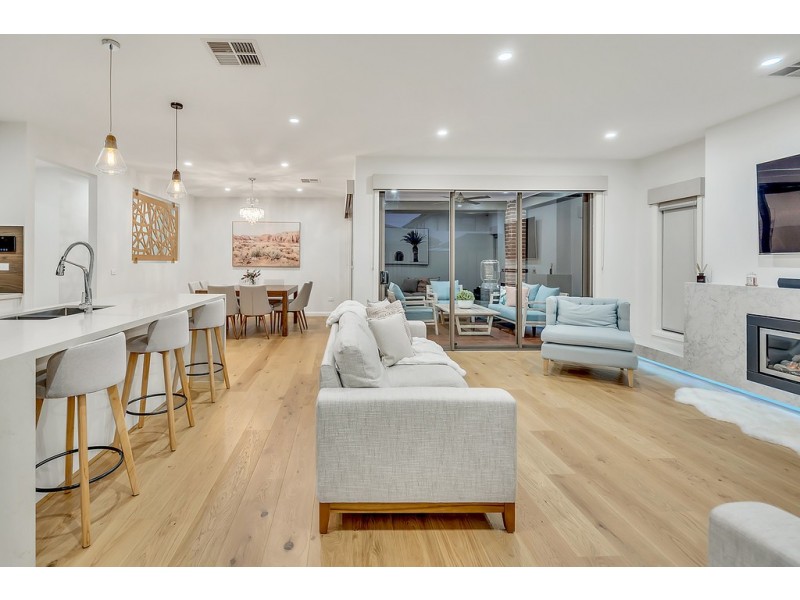 9 Emblem Way, Craigieburn VIC 3064