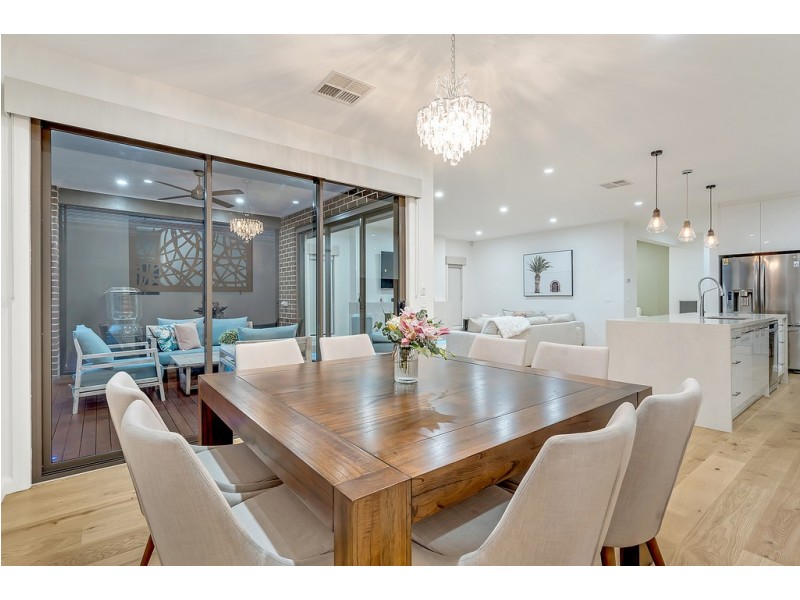 9 Emblem Way, Craigieburn VIC 3064