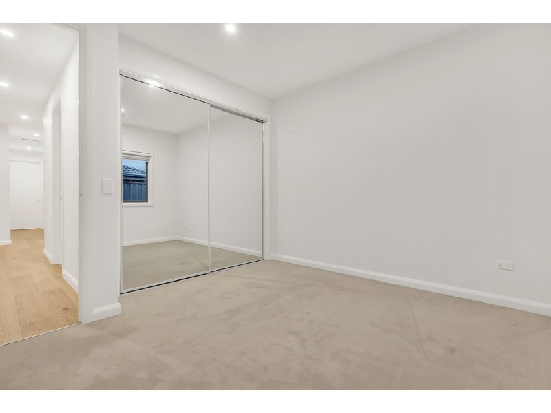 9 Emblem Way, Craigieburn VIC 3064