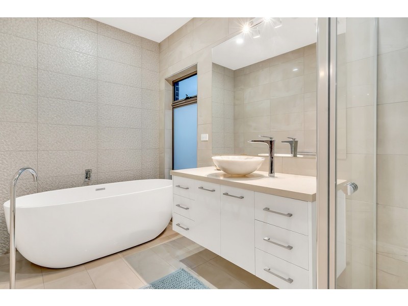 9 Emblem Way, Craigieburn VIC 3064