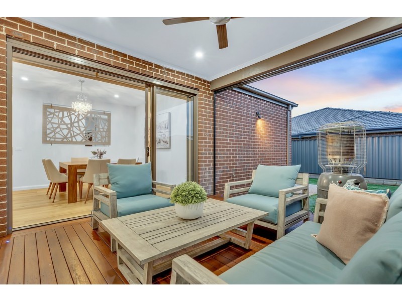 9 Emblem Way, Craigieburn VIC 3064