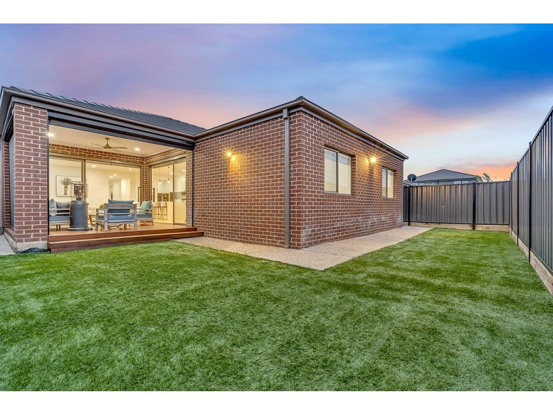 9 Emblem Way, Craigieburn VIC 3064
