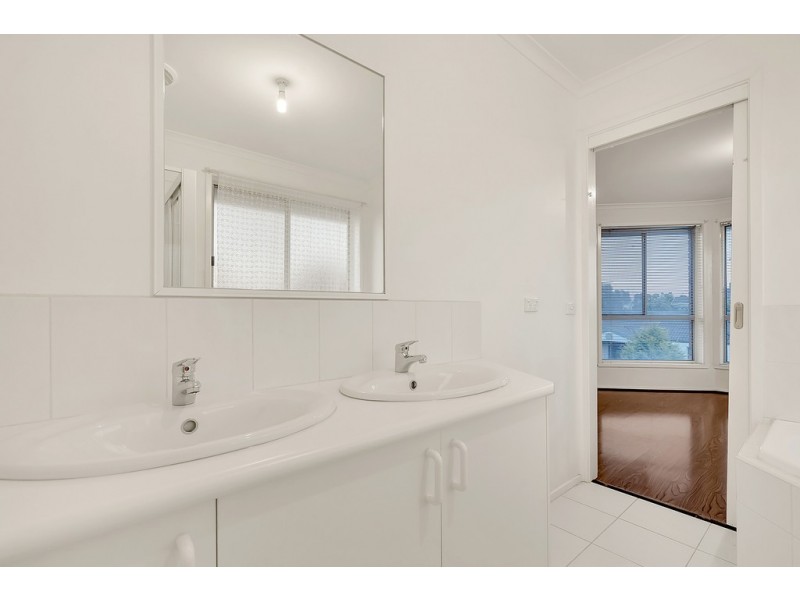 1 De Garis Lane, Roxburgh Park VIC 3064