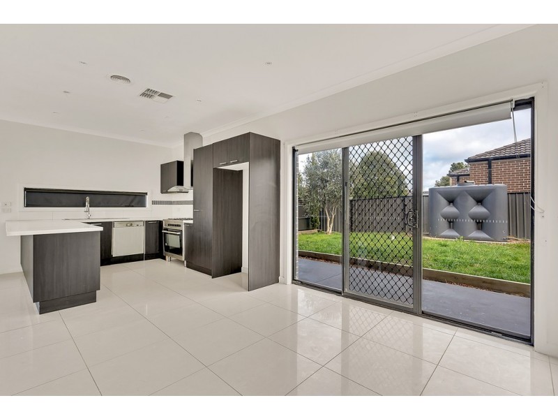 48 Hyde Park Avenue, Craigieburn VIC 3064