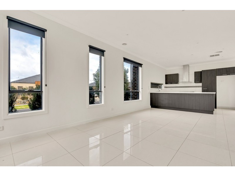 48 Hyde Park Avenue, Craigieburn VIC 3064