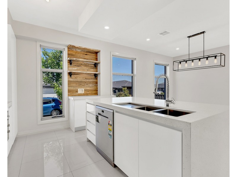 97 Horizon Blvd, Greenvale VIC 3059