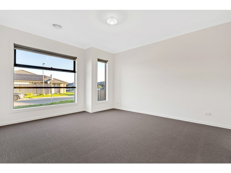 71 Featherwood Drive, Craigieburn VIC 3064