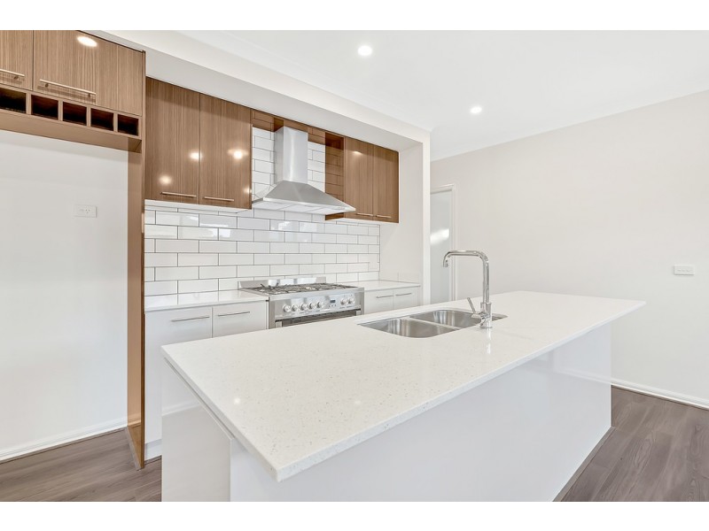71 Featherwood Drive, Craigieburn VIC 3064