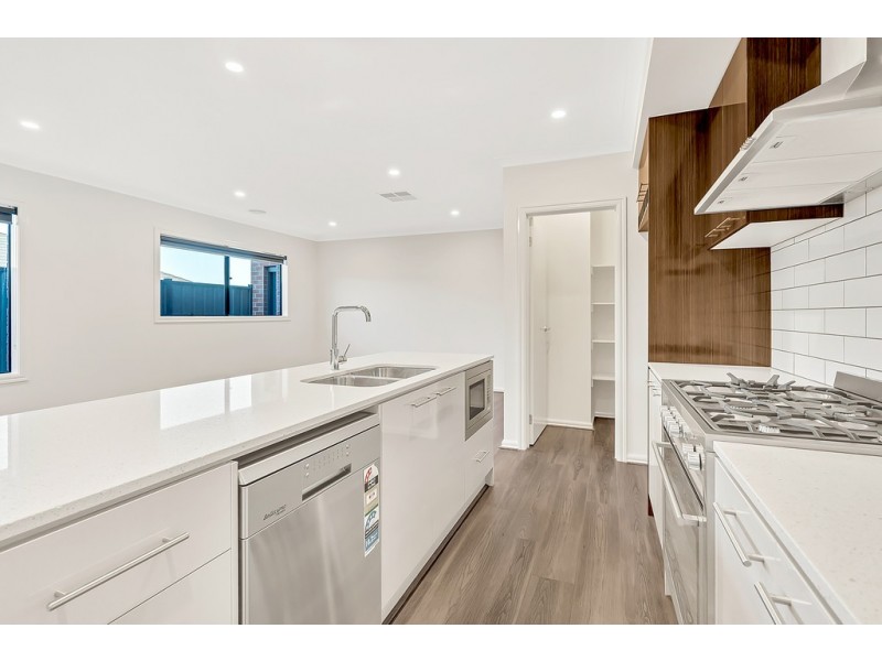 71 Featherwood Drive, Craigieburn VIC 3064