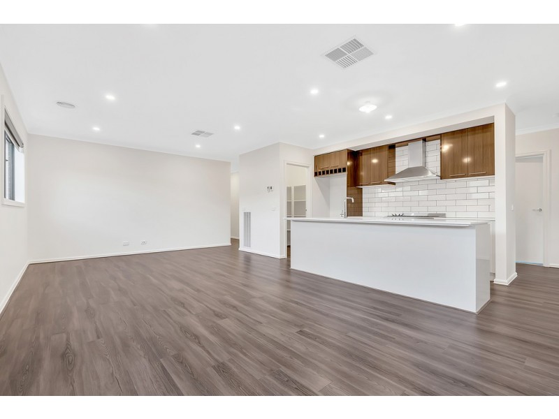 71 Featherwood Drive, Craigieburn VIC 3064