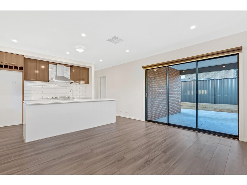 71 Featherwood Drive, Craigieburn VIC 3064