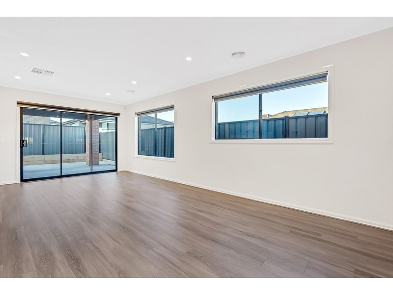 71 Featherwood Drive, Craigieburn VIC 3064