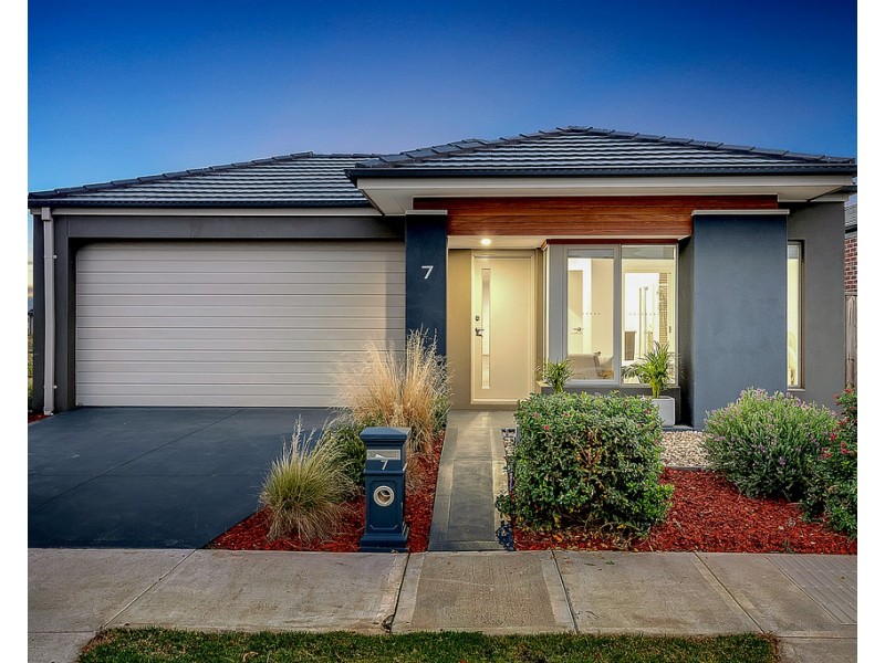 7 Chevery Street, Mickleham VIC 3064
