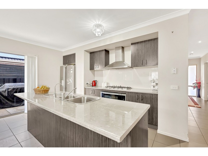 24 Greenham Avenue, Craigieburn VIC 3064