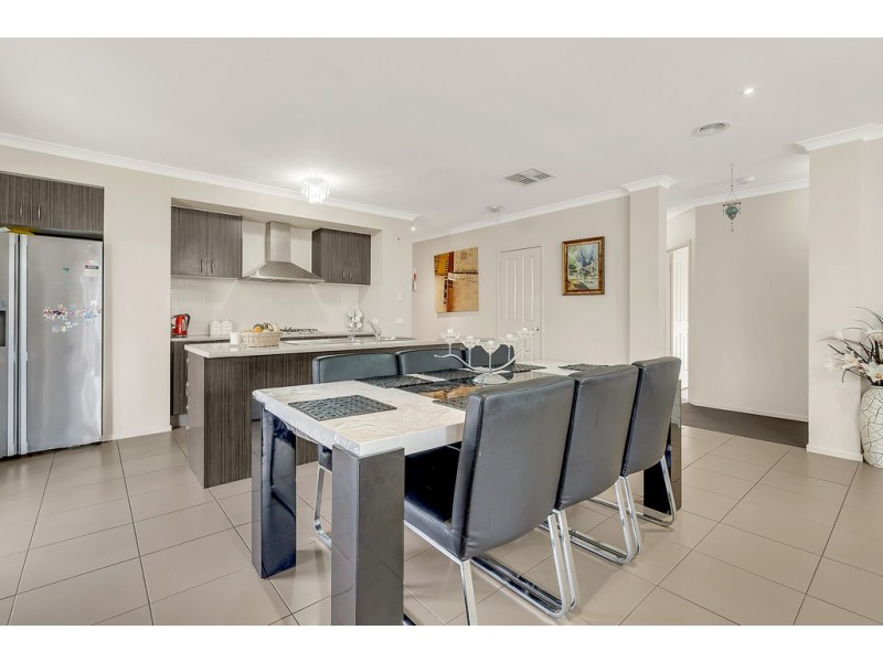 24 Greenham Avenue, Craigieburn VIC 3064