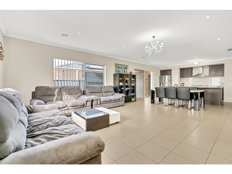 24 Greenham Avenue, Craigieburn VIC 3064