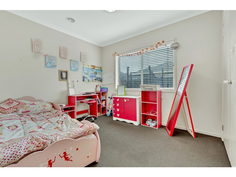 24 Greenham Avenue, Craigieburn VIC 3064