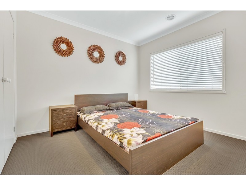 24 Greenham Avenue, Craigieburn VIC 3064