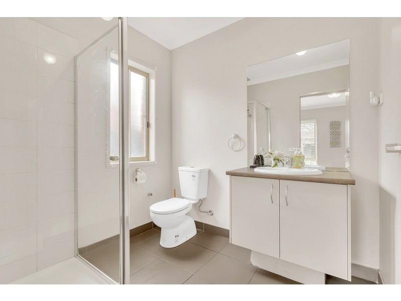 24 Greenham Avenue, Craigieburn VIC 3064