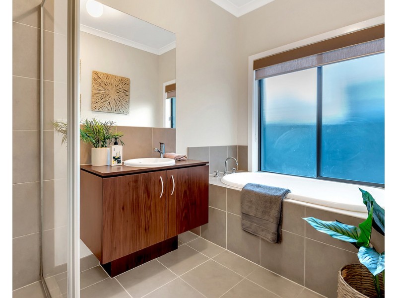 15 Hampton Street, Craigieburn VIC 3064