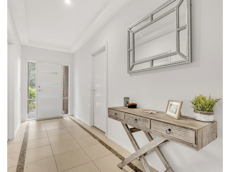 2 Renfrey Place, Craigieburn VIC 3064
