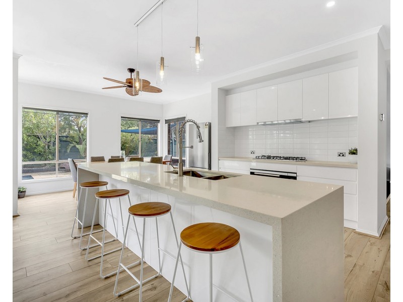 2 Renfrey Place, Craigieburn VIC 3064